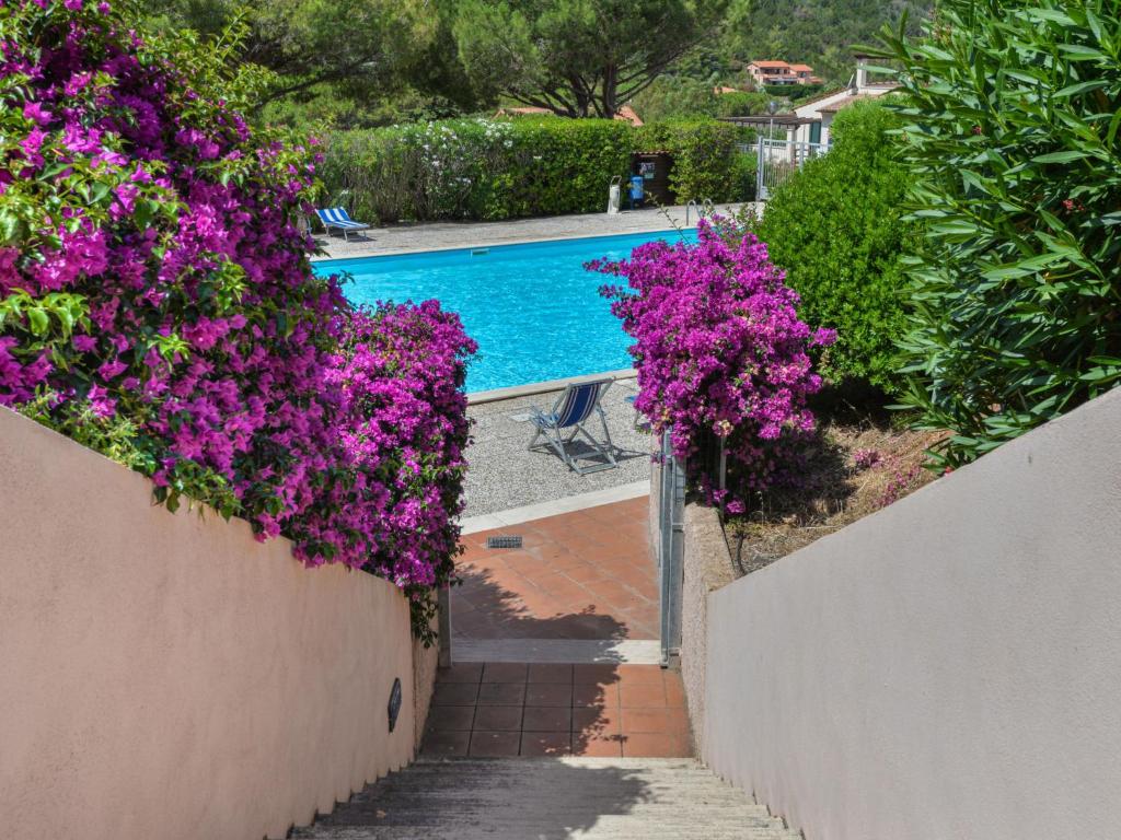 Bazén v ubytovaní Apartment Cala Rossa-1 by Interhome alebo v jeho blízkosti