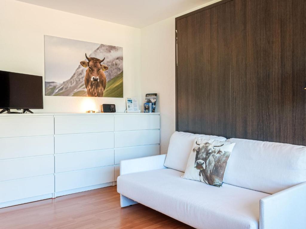 TV a/nebo společenská místnost v ubytování Studio Bouleaux K4 by Interhome