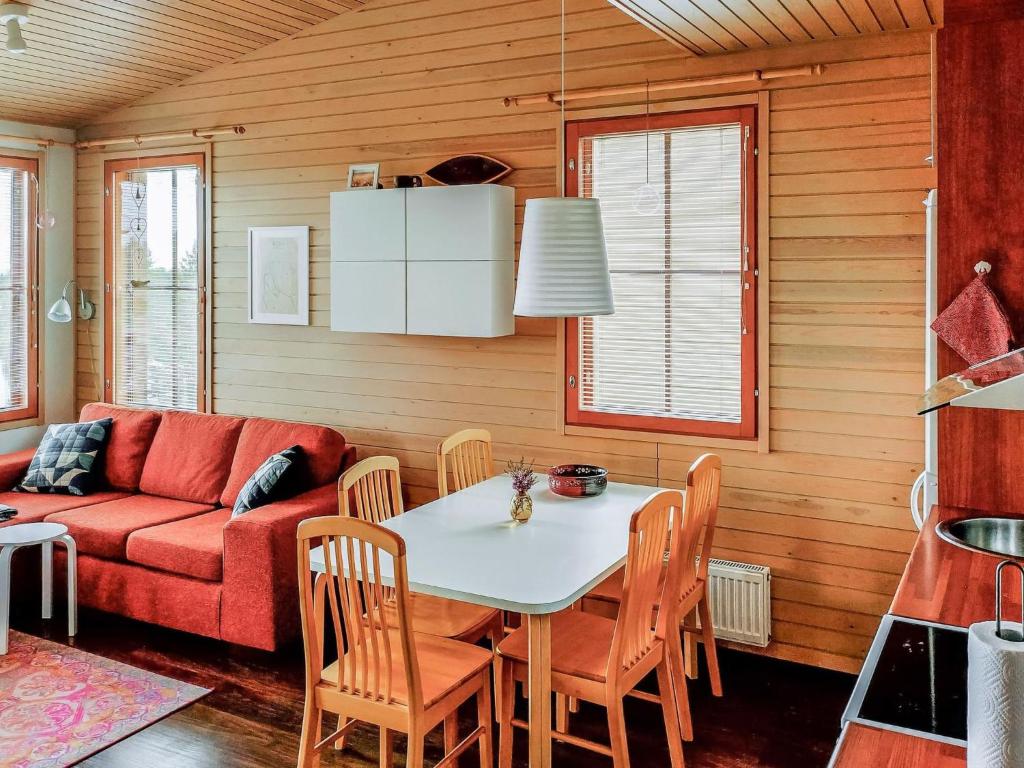 Гостиная зона в Holiday Home Länsirinne d 16 by Interhome