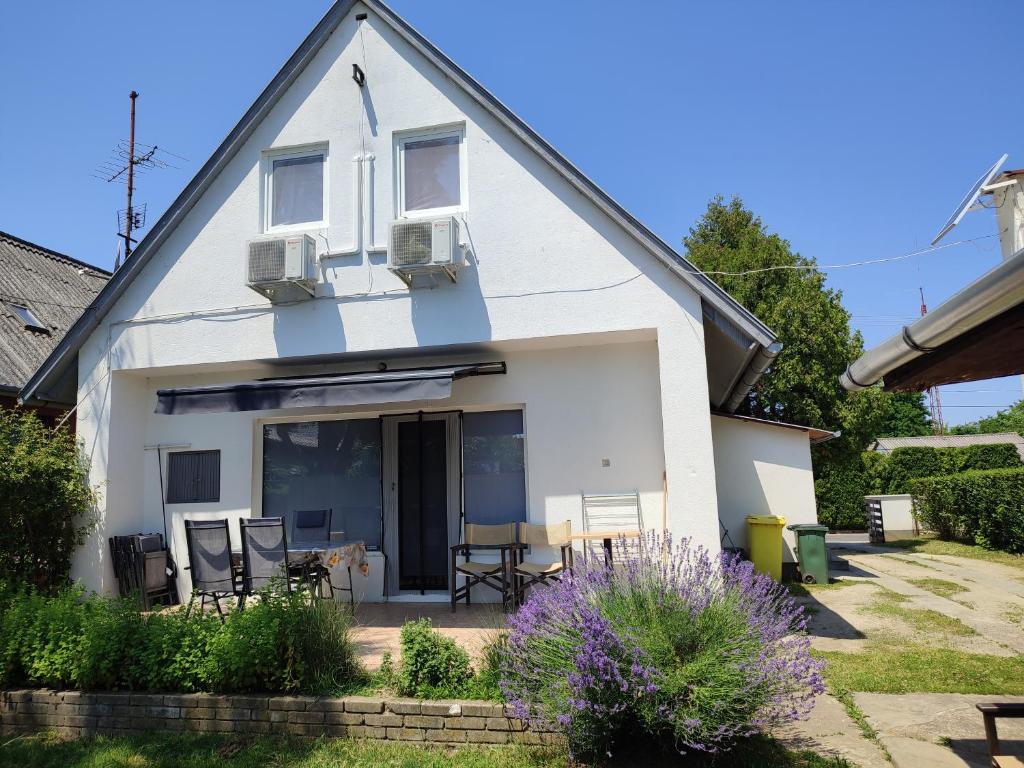Aranyharmat Apartman - Housity