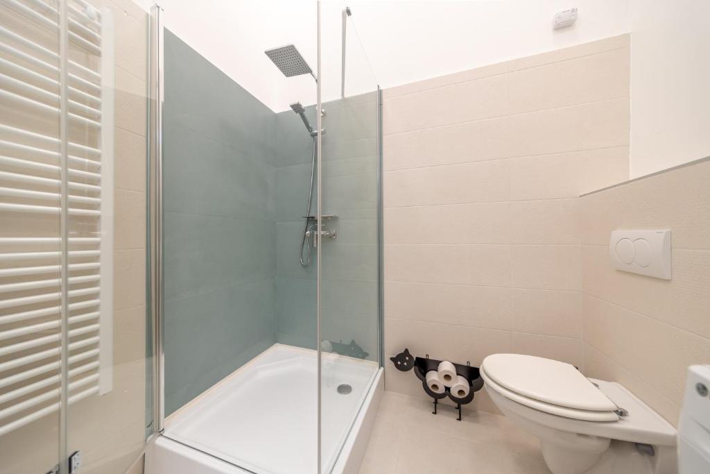 A bathroom at Souper Apartments Downtown-Király Street