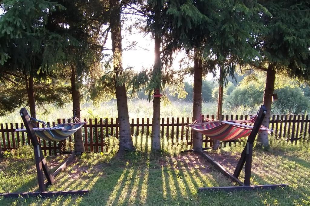 Vonkajšia záhrada v ubytovaní Dom wakacyjny w Kiersztanowie Ładnie Tu