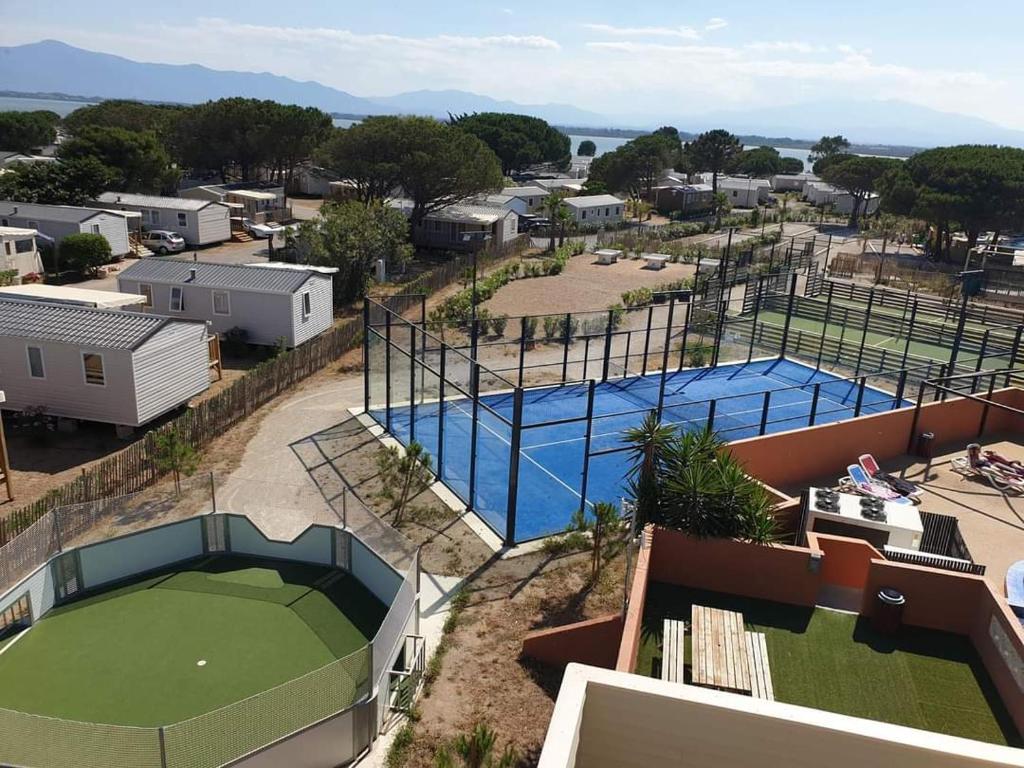 Bazén v ubytování Camping Mar Estang nebo v jeho okolí