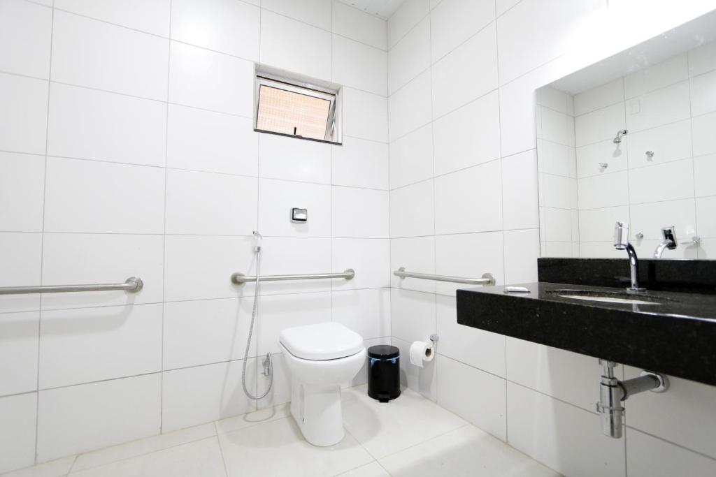 A bathroom at Hotel Tauari