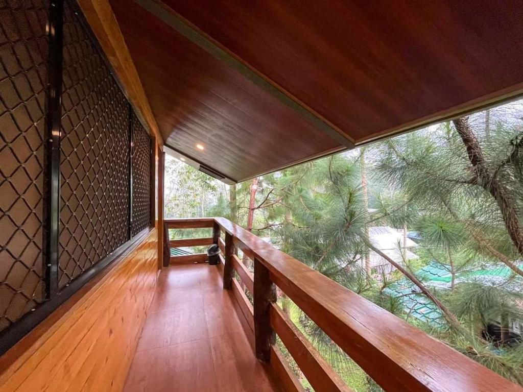Balkón nebo terasa v ubytování Dahilayan Comfy Cabin