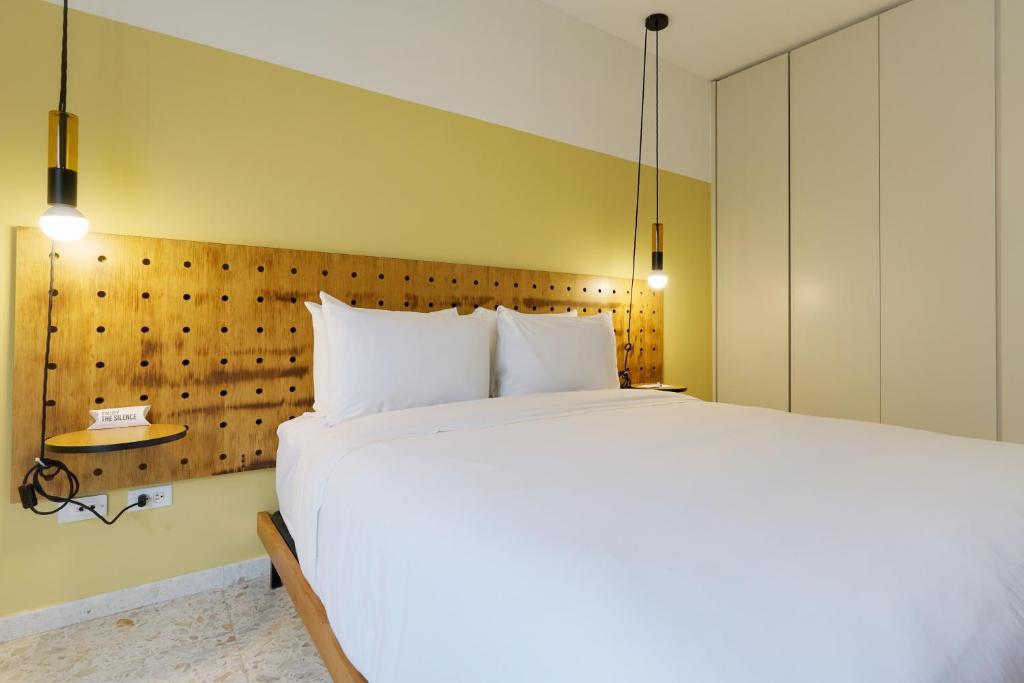 Postel nebo postele na pokoji v ubytování La Moderna by Wynwood House