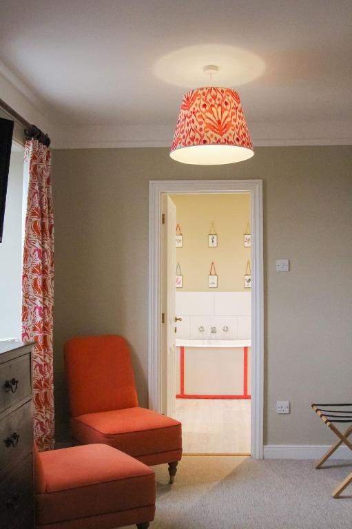 The Queens Arms - Large Double Room