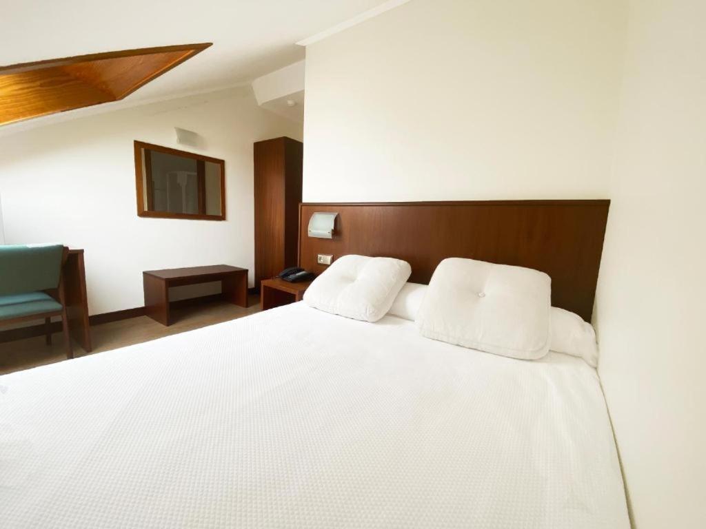 Posteľ alebo postele v izbe v ubytovaní Hotel EntreRobles