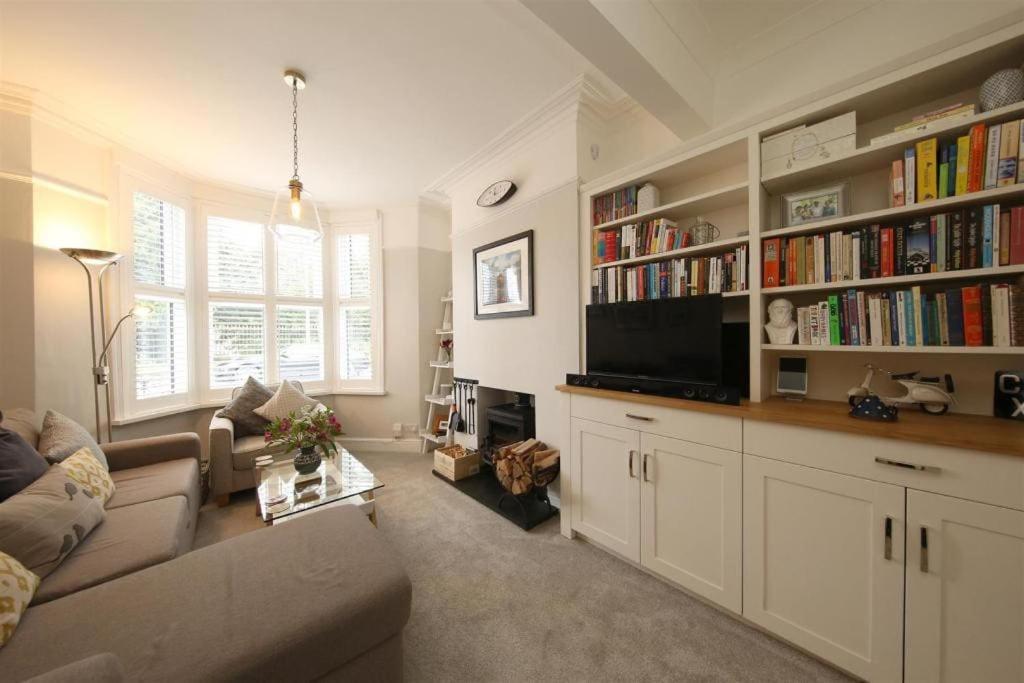 a living room with a couch and a tv at Perfectly Positioned Pad in Cardiff