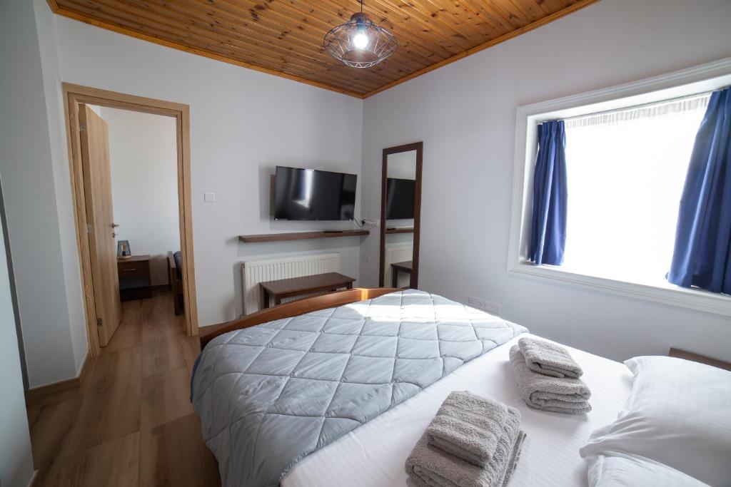 Postel nebo postele na pokoji v ubytování Archontiko Adamou