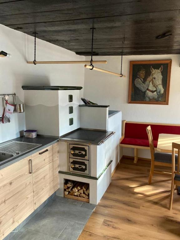 Kuchyňa alebo kuchynka v ubytovaní Berghütte Reissnerhof