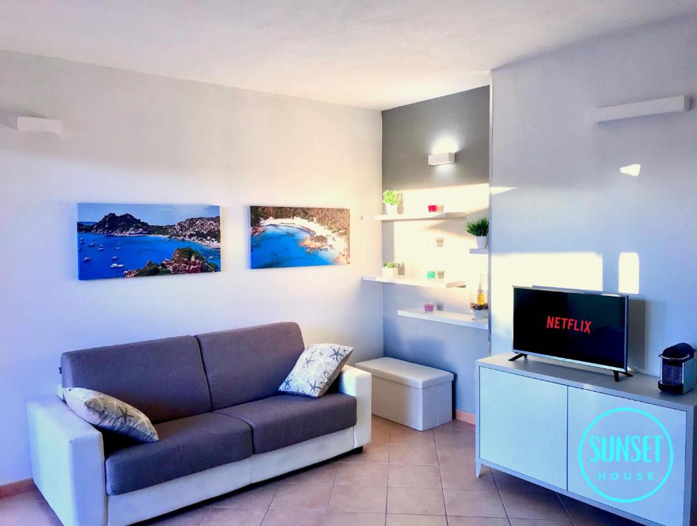 Χώρος καθιστικού στο [Lubagnu] 5 minuti dal mare con giardino privato
