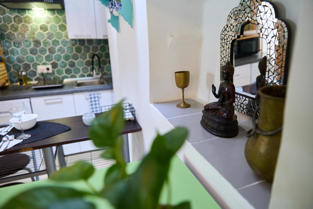A seating area at Casa el "Tablao de las Almendras"