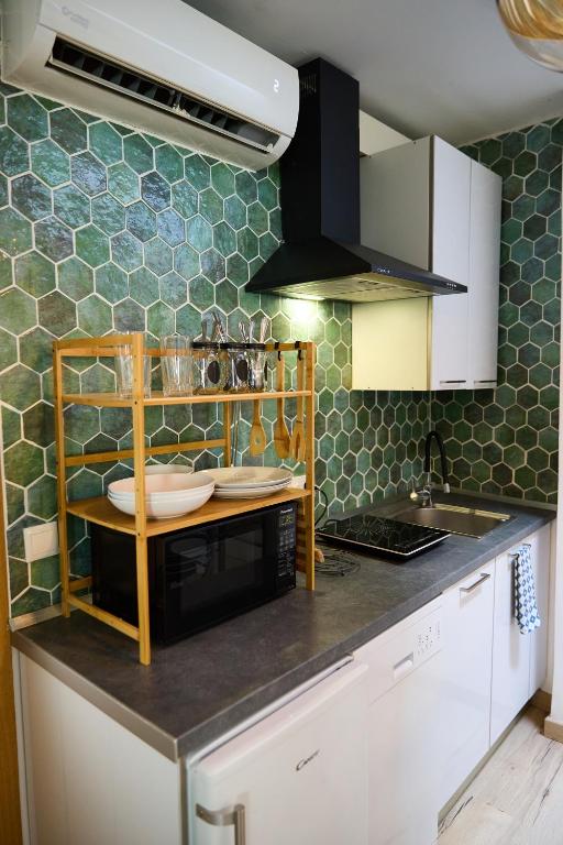 A kitchen or kitchenette at Casa el "Tablao de las Almendras"