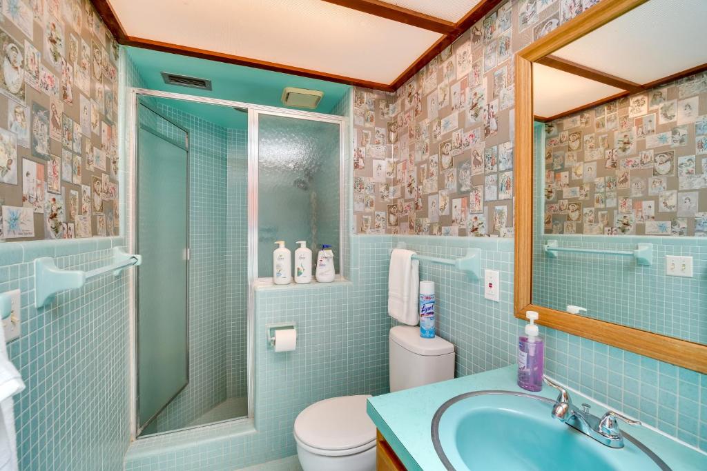 Ванная комната в Cocoa Beach House on Banana River Walk to Ocean!