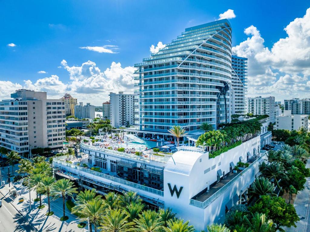 a view of a city with a tall building at Beachfront Luxury 2BR 2BA, Sleeps 6, Resort Access - Horizon by HomeStakes in Fort Lauderdale