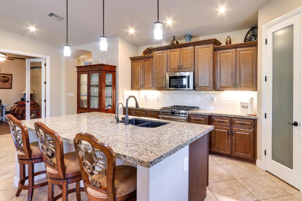 Holiday home Mesa Vacation Rental with Pool and Golf Course Access