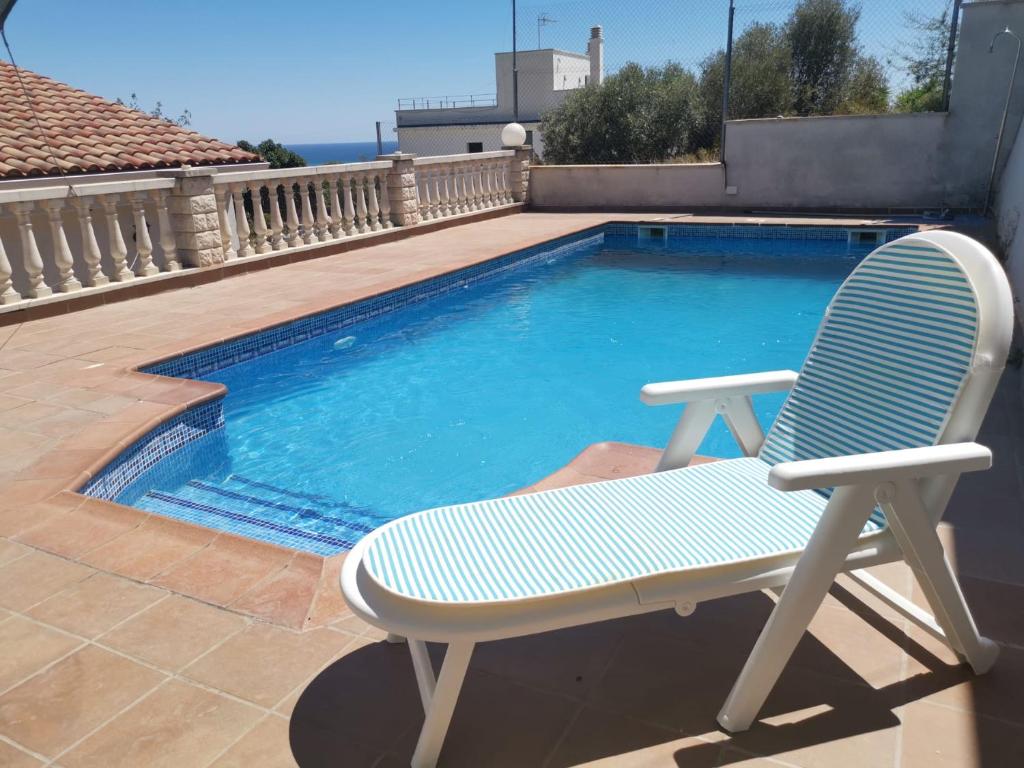 Bazén v ubytování CAN TRULLEN CHALET CALAFELL nebo v jeho okolí
