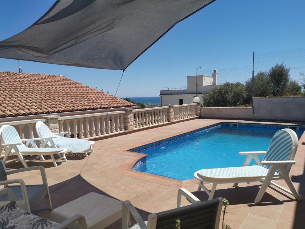 Bazén v ubytování CAN TRULLEN CHALET CALAFELL nebo v jeho okolí