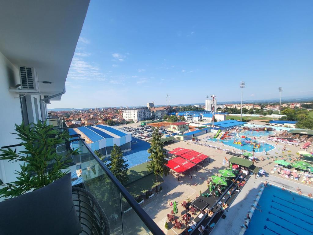 Bazén v ubytování Azur nebo v jeho okolí