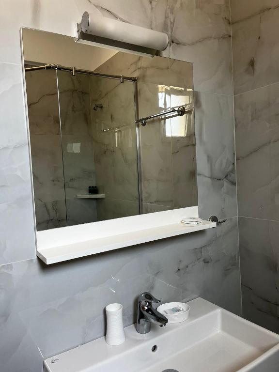 Menikos Apartments - Image 8