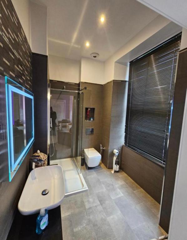 Koupelna v ubytování Luxury Family Room With Private bathroom in the heart of Edinburgh