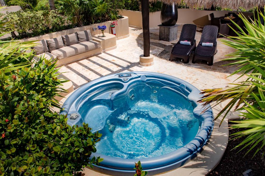 El Taj Oceanfront and Beachside Condo Hotel photo
