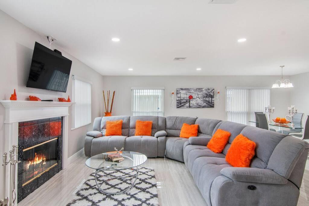 a living room with a couch and a fireplace at Y&M TAMPA SWEET HOME! in Tampa