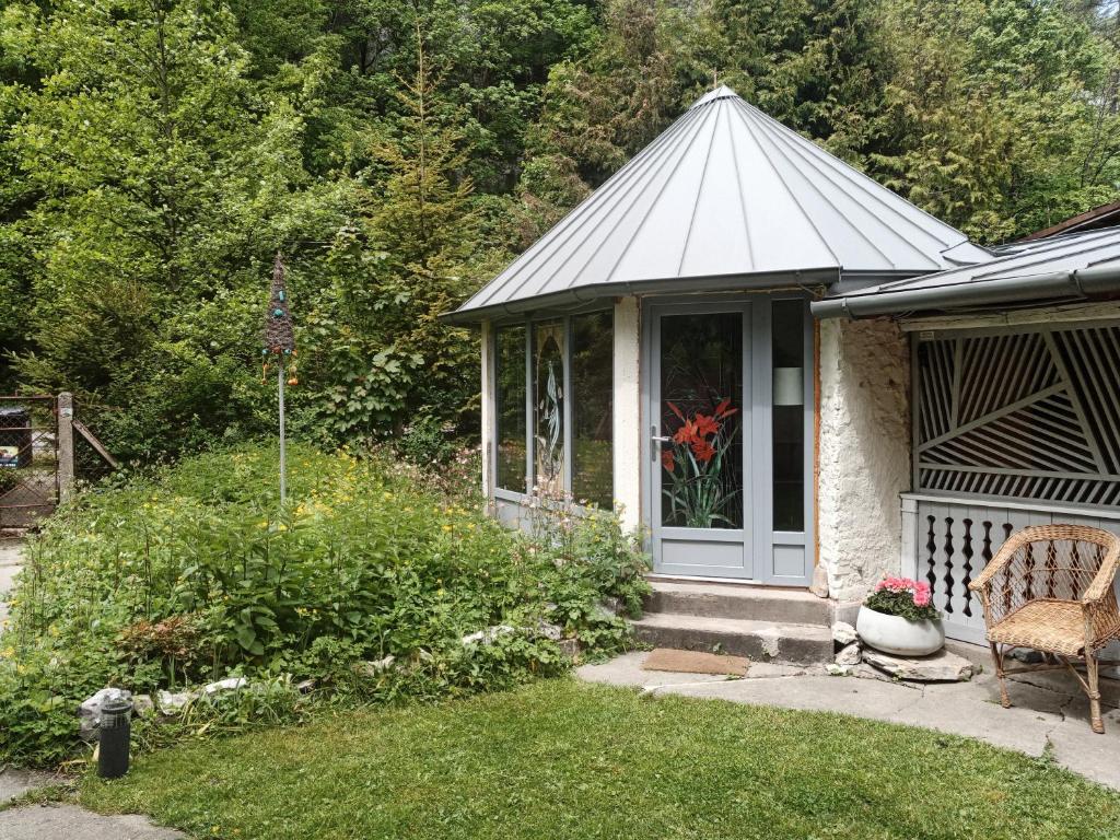 a small house with a porch and a bench at Hangvilla vendégház in Miskolc