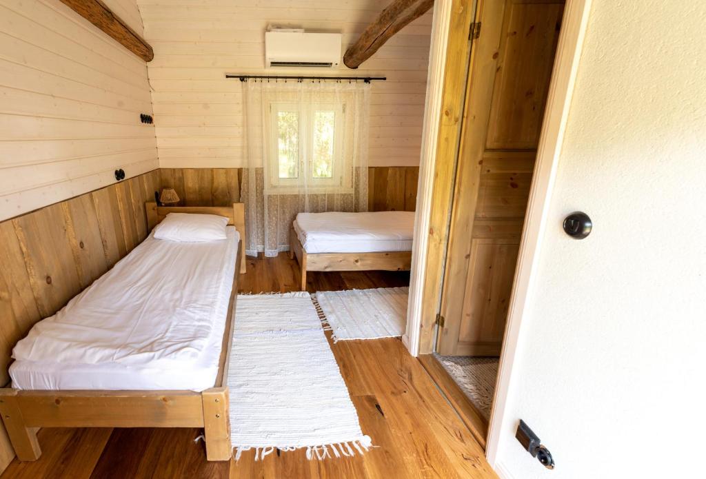 Postel nebo postele na pokoji v ubytování Haanjamehe Taluhotell