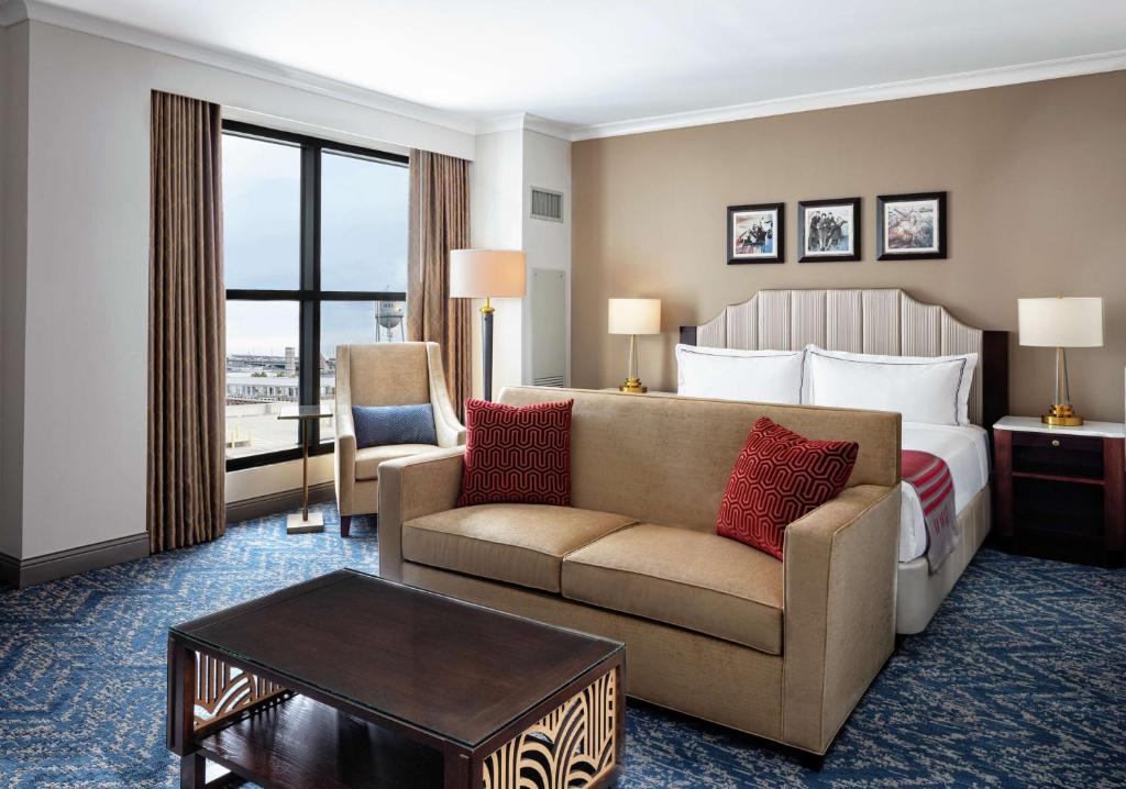The Higgins Hotel New Orleans, Curio Collection by Hilton - Suite King Studio