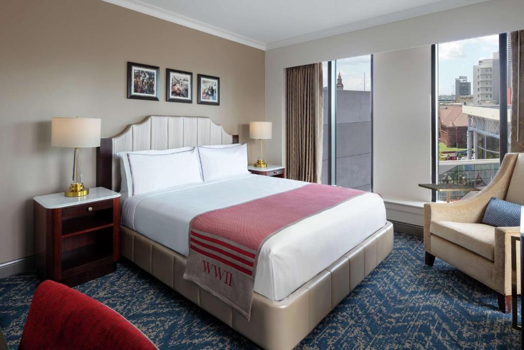 The Higgins Hotel New Orleans, Curio Collection by Hilton - Salle De Coin King Deluxe