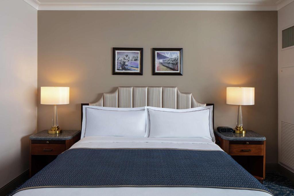 The Higgins Hotel New Orleans, Curio Collection by Hilton - Salle De Roi