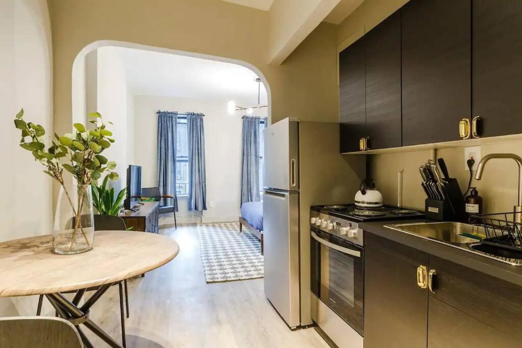 رزرو هتل و هاستل، Lovely Studio Apt در نیویورک!, آژانس هواپیمایی آسمان سپید