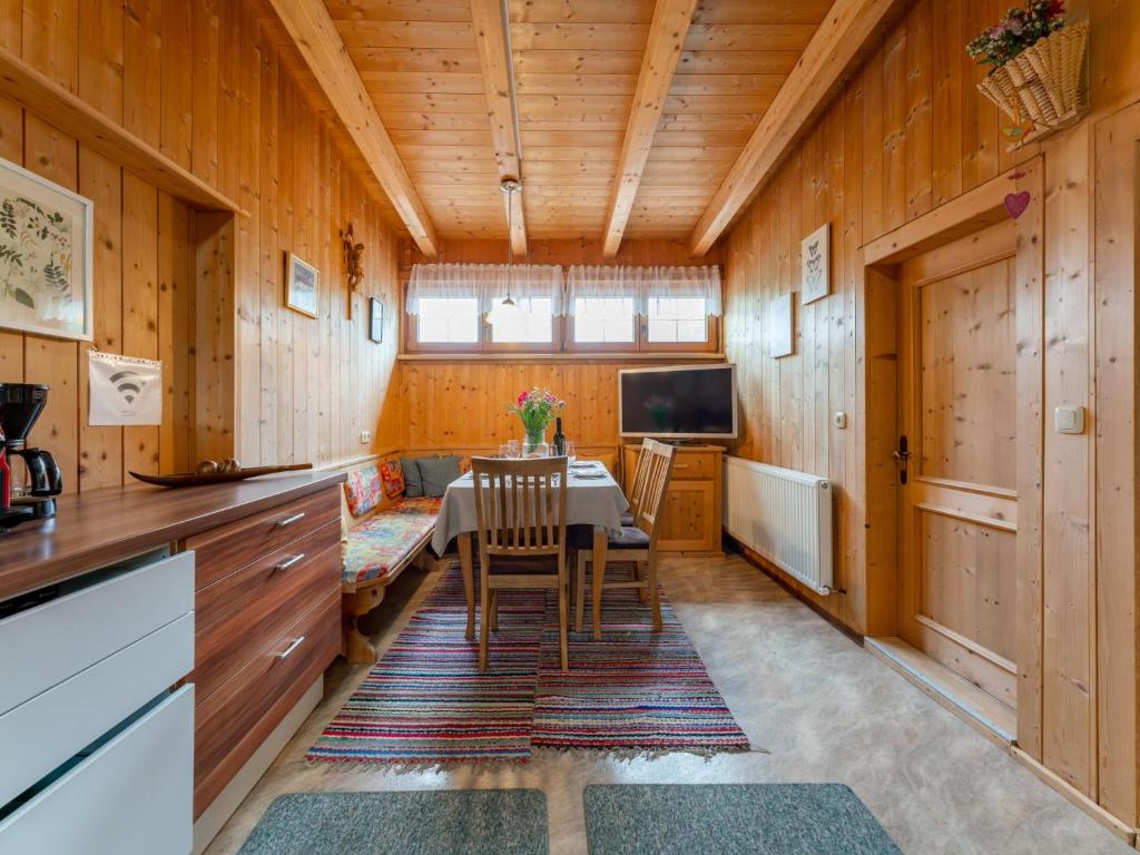 Televízia a/alebo spoločenská miestnosť v ubytovaní Haus Juen II