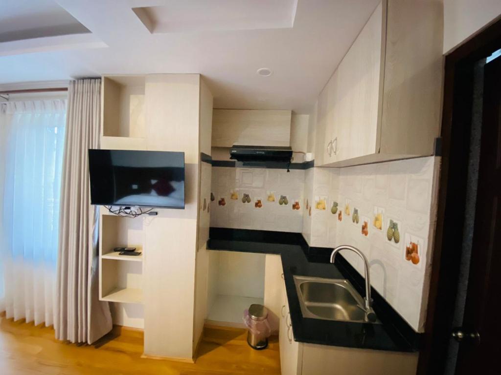 Kuchyň nebo kuchyňský kout v ubytování Hotel Abi International