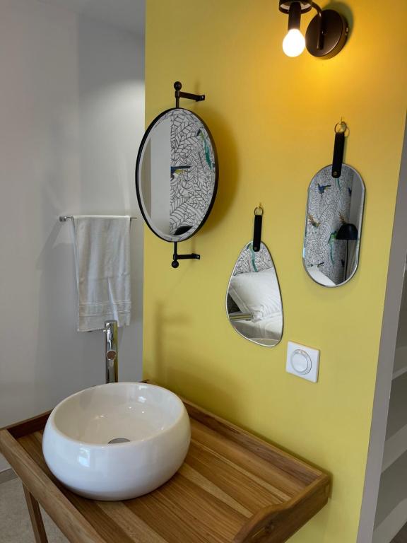 Koupelna v ubytování Les Appart villa Sunbay Caraibes avec piscine privative vue mer et montagne