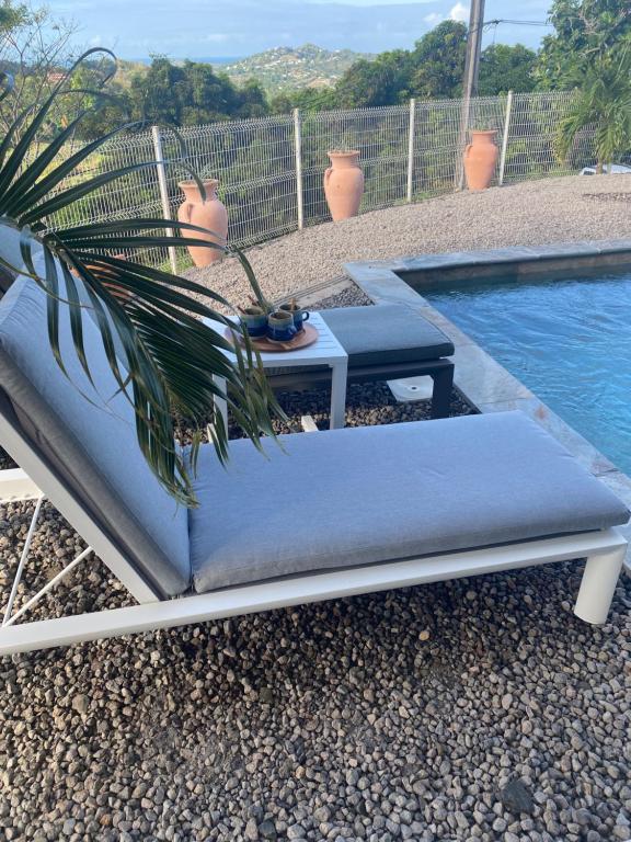 Bazén v ubytování Les Appart villa Sunbay Caraibes avec piscine privative vue mer et montagne nebo v jeho okolí