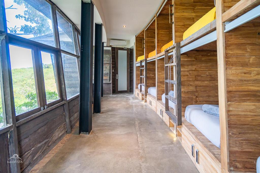 Postel nebo postele na pokoji v ubytování Bong Hostel Nusa Lembongan by Bukit Vista