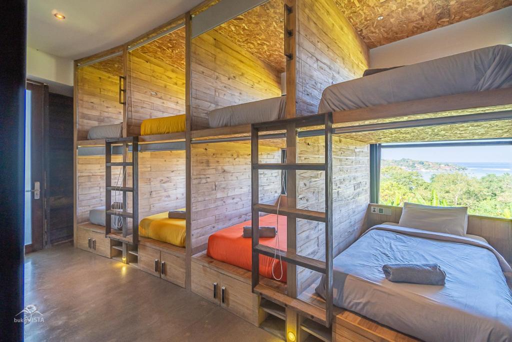 Postel nebo postele na pokoji v ubytování Bong Hostel Nusa Lembongan by Bukit Vista