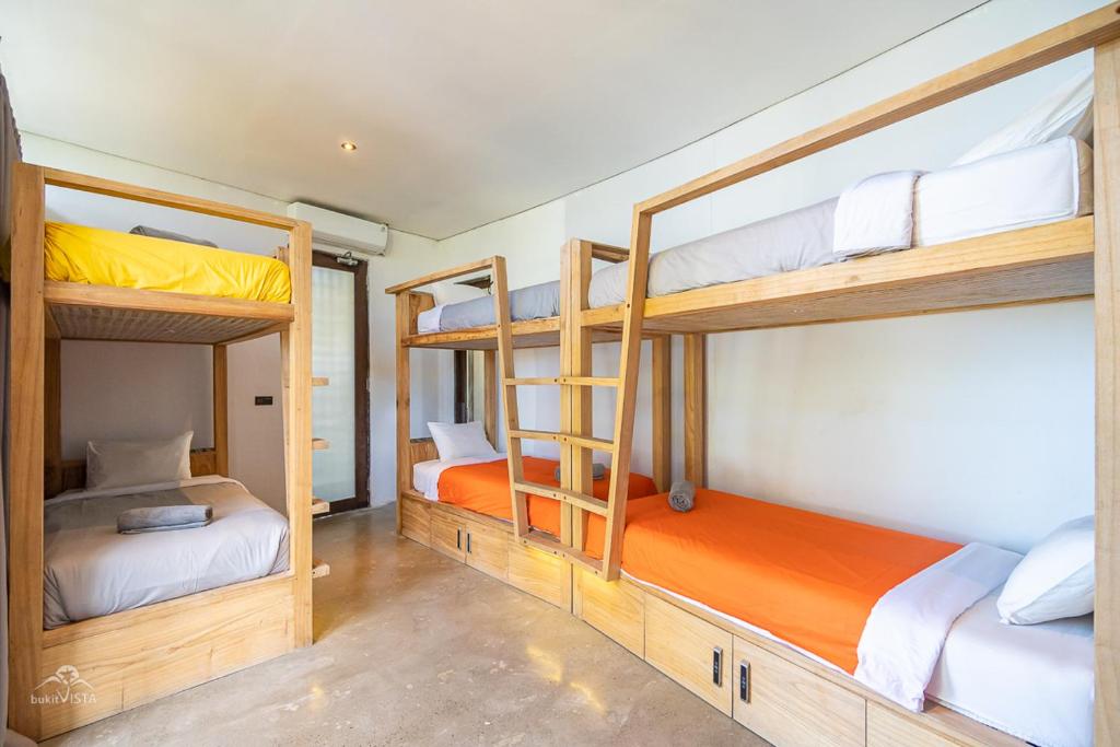 Postel nebo postele na pokoji v ubytování Bong Hostel Nusa Lembongan by Bukit Vista