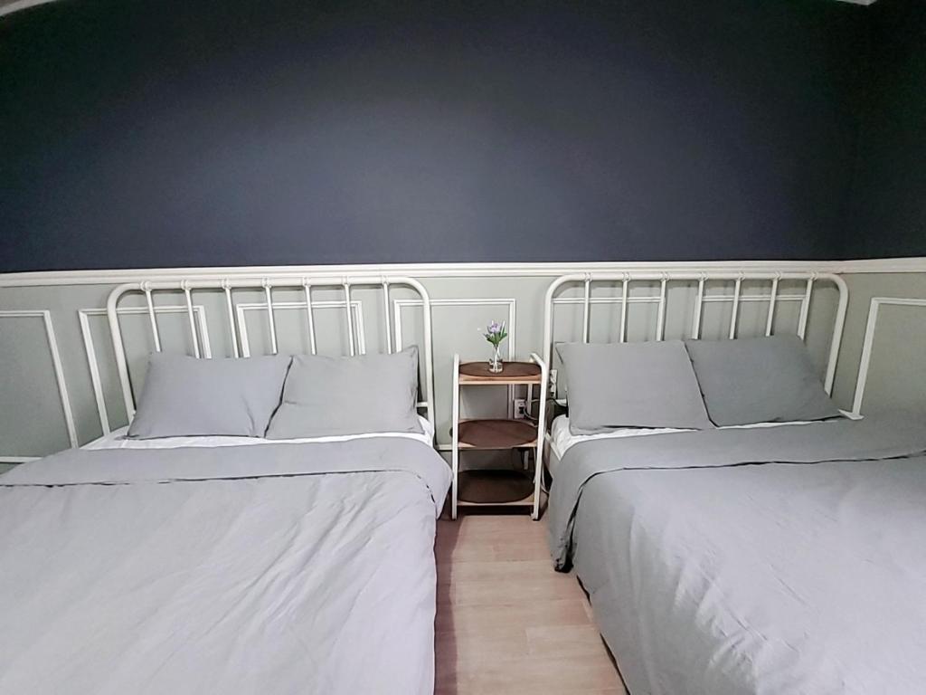 Postel nebo postele na pokoji v ubytování PyoLi Guesthouse
