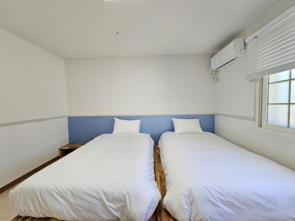 Postel nebo postele na pokoji v ubytování Baerongnamu Private Stay