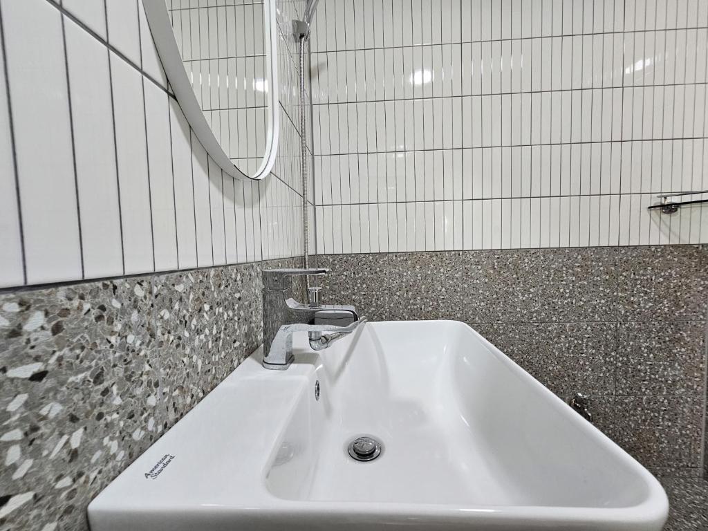 Koupelna v ubytování Baerongnamu Private Stay