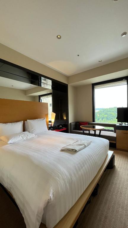 Postel nebo postele na pokoji v ubytování KOKO HOTEL Premier Kanazawa Korinbo