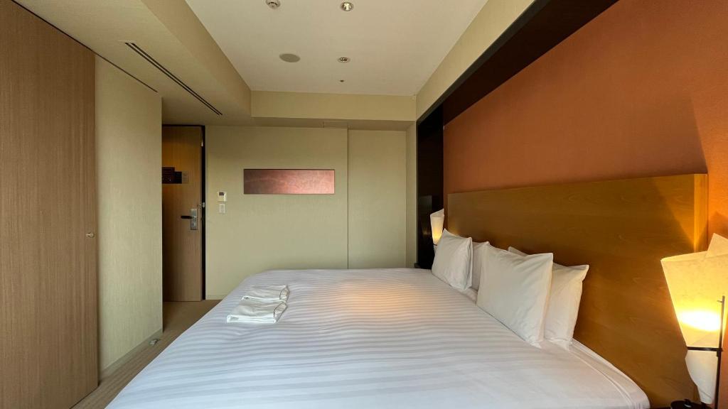 Postel nebo postele na pokoji v ubytování KOKO HOTEL Premier Kanazawa Korinbo