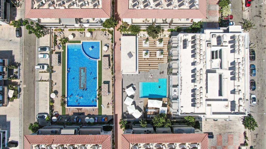Bazén v ubytování Mythical Sands Resort - Maria nebo v jeho okolí