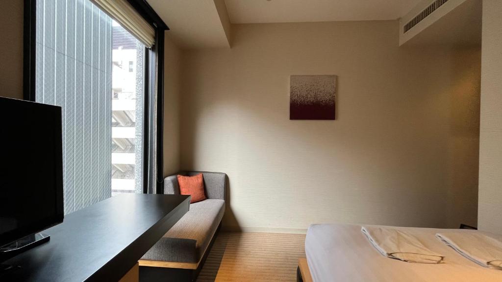 Postel nebo postele na pokoji v ubytování KOKO HOTEL Premier Kanazawa Korinbo