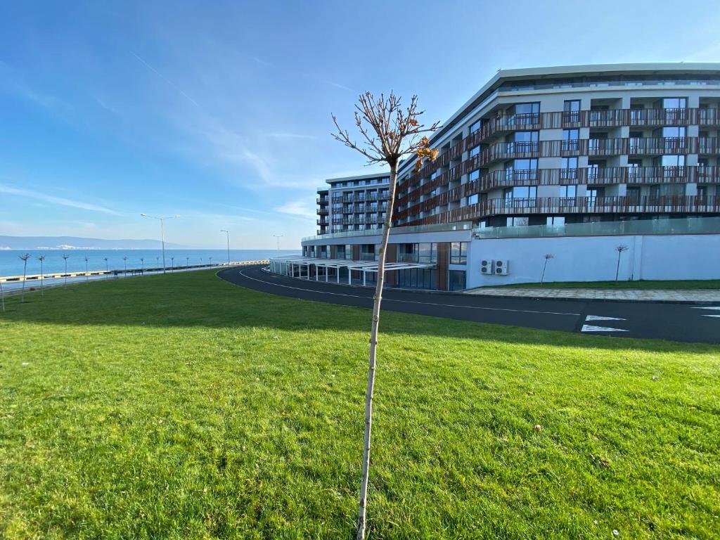 PARADISO 111 Large Apartment Nessebar