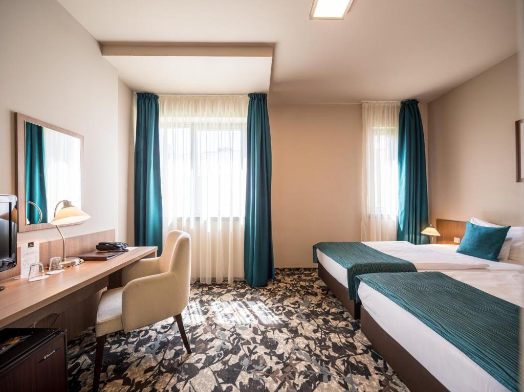 Hotel Queen Elizabeth Superior - Dwin Room